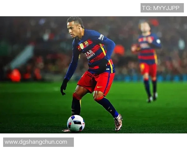 花式足球挑战赛：球星挑衅与极限技巧的精彩对决