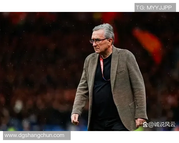 高智商足球球星解析：洞察比赛节奏与战术布局的天才人物